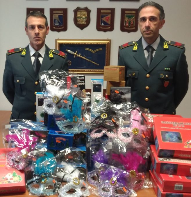 GUARDIA DI FINANZA: 85 mila tra maschere e giocattoli sequestrati in un magazzino gestito da cinese