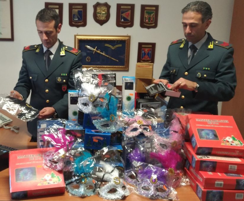 GUARDIA DI FINANZA: 85 mila tra maschere e giocattoli sequestrati in un magazzino gestito da cinese