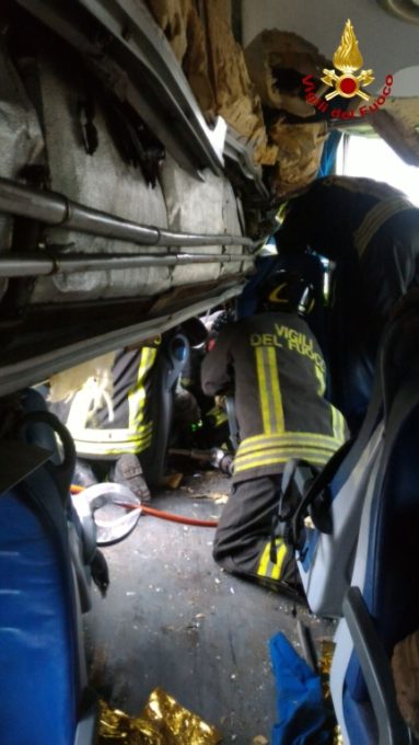 Treno deragliato a Pioltello: morte tre donne, 46 feriti di cui cinque molto gravi