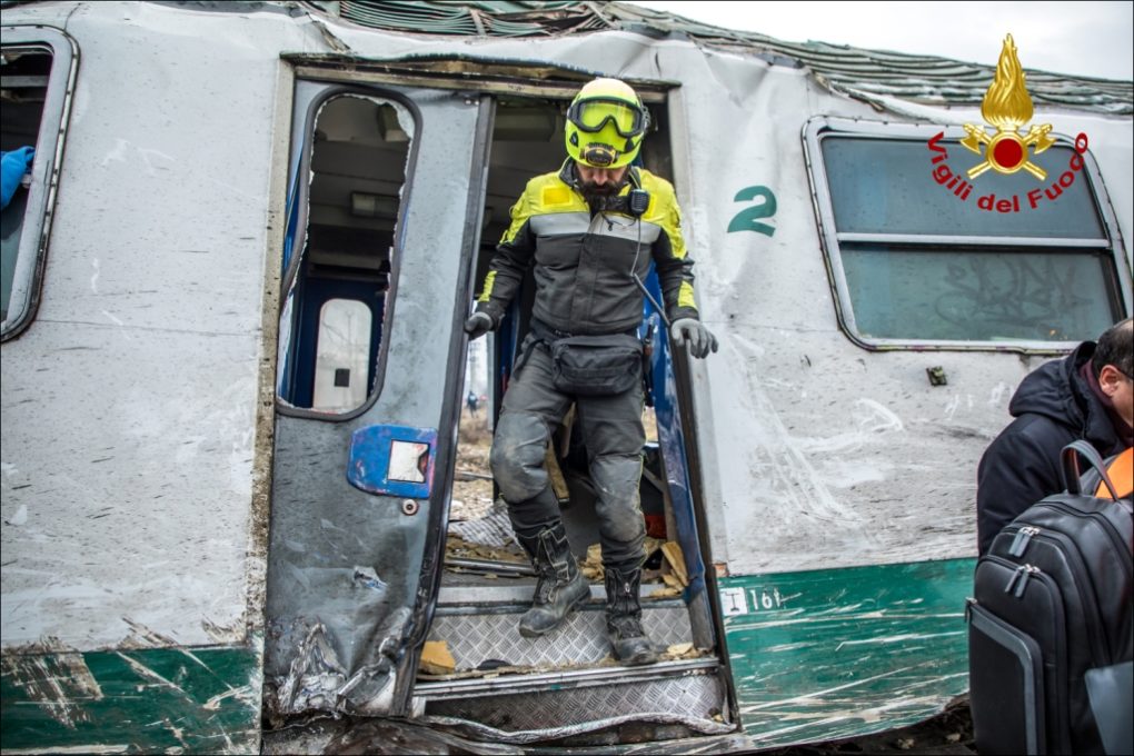 Treno deragliato a Pioltello: morte tre donne, 46 feriti di cui cinque molto gravi