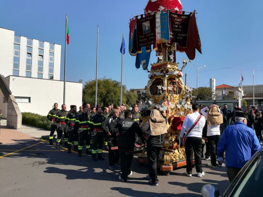 CATANIA: Candelora dei Rinoti “danza” per i vigili del fuoco - Foto