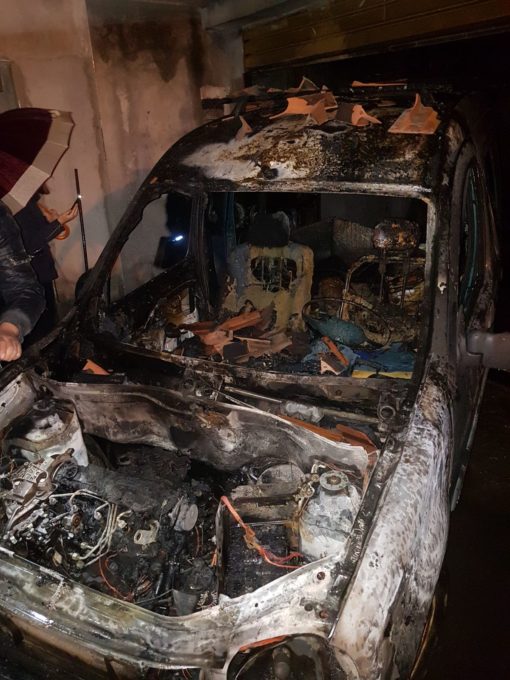 PATERNO': Auto in fiamme