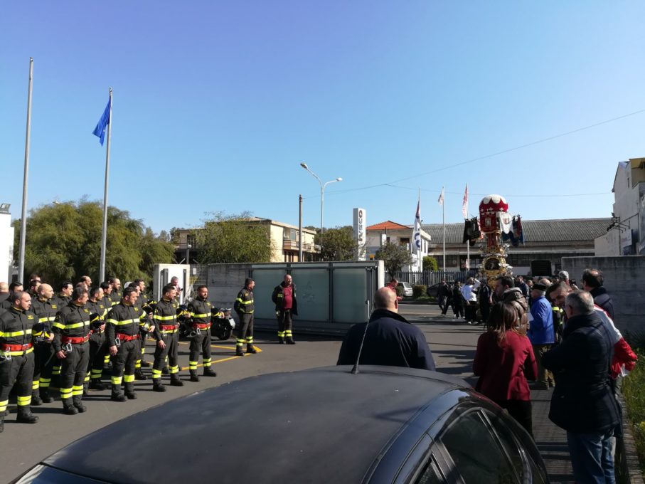 CATANIA: Candelora dei Rinoti “danza” per i vigili del fuoco - Foto