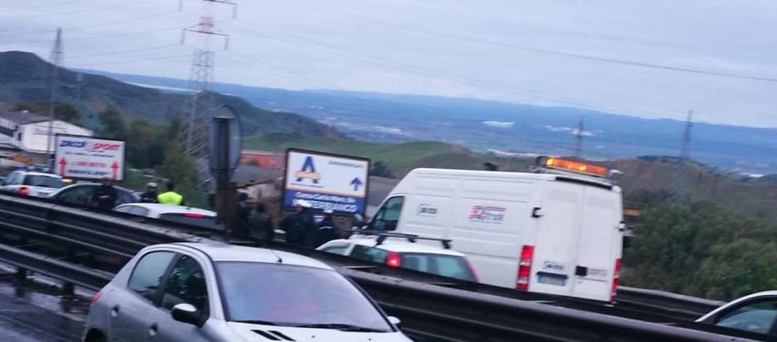 INCIDENTE SULLA SS 121 IN DIREZIONE CATANIA