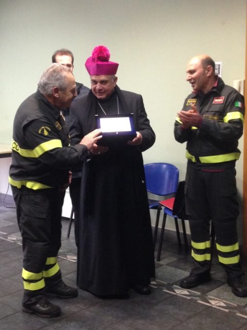 PATERNO': L’Arcivescovo Gristina in visita al distaccamento dei Vigili del Fuoco - FOTO