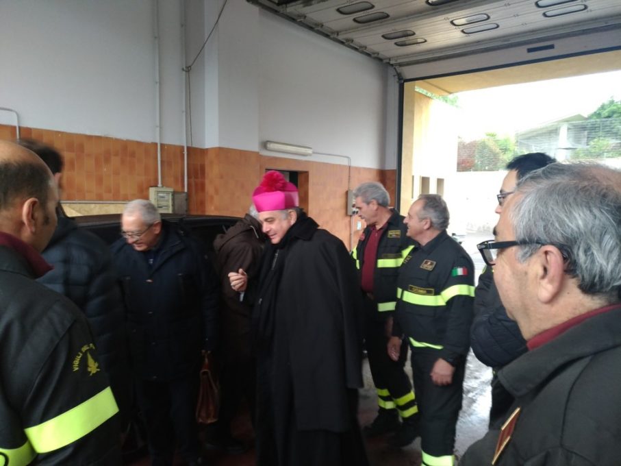 PATERNO': L’Arcivescovo Gristina in visita al distaccamento dei Vigili del Fuoco - FOTO