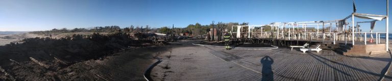 In fiamme il Lido Le Capannine: vigili a lavoro per tutta la notte