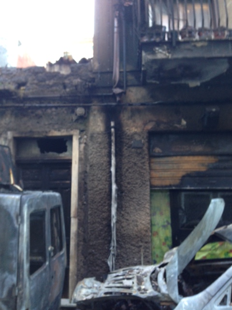 PATERNO': Notte di fuoco in via Rosolino Pilo - Le foto