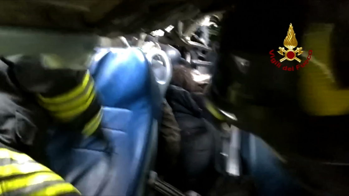 Treno deragliato a Pioltello: morte tre donne, 46 feriti di cui cinque molto gravi