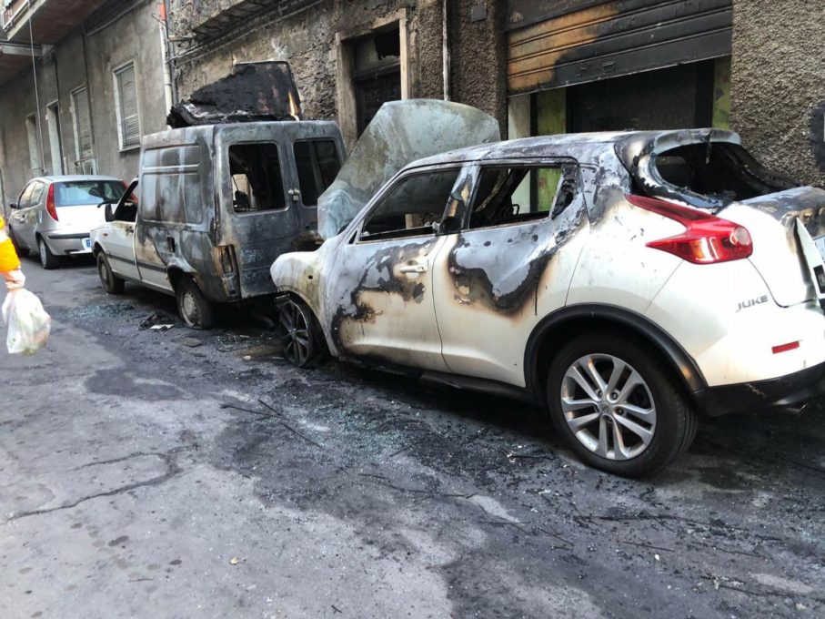 PATERNO': Notte di fuoco in via Rosolino Pilo - Le foto