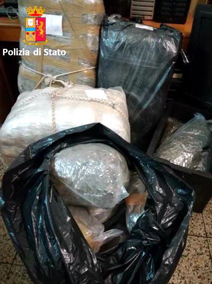 TRECASTAGNI: Trovato con 90 chili di droga in garage: arrestato 23enne