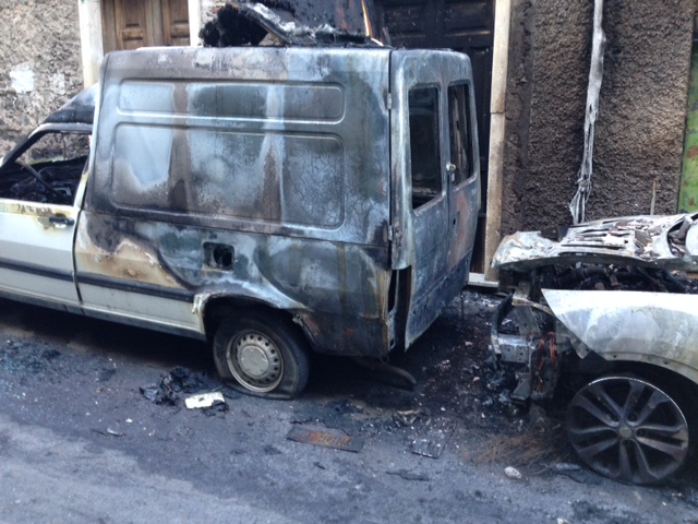 PATERNO': Notte di fuoco in via Rosolino Pilo - Le foto
