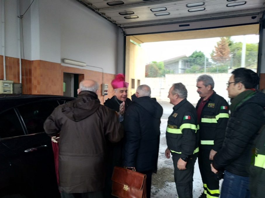 PATERNO': L’Arcivescovo Gristina in visita al distaccamento dei Vigili del Fuoco - FOTO