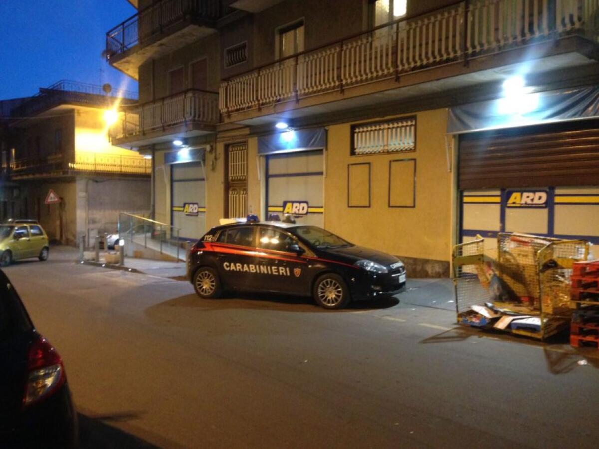 PATERNÒ: Rapina all'Ard Discount di via Pietro Lupo - 