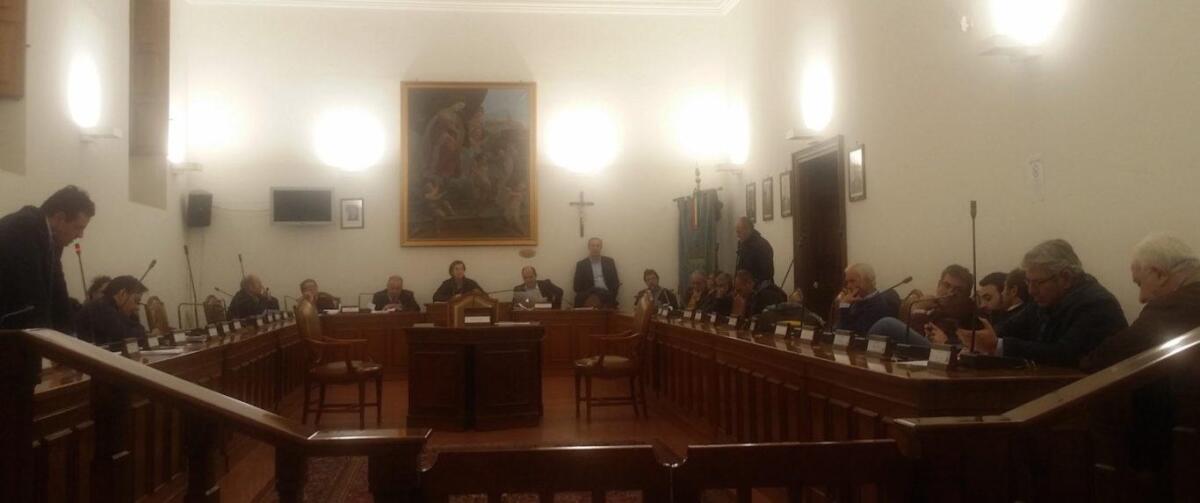 PATERNO: OPPOSIZIONI CONTRO IL PRESIDENTE DEL CONSIGLIO, "RESTITUISCA LE INDENNITÀ" - 