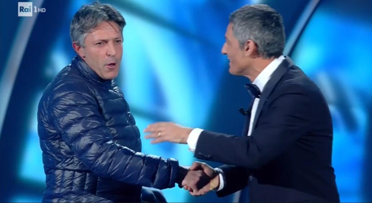 Sanremo2018 parte con un'invasione di palco e Fiorello: "Lo sapevo che non dovevo venire" - 