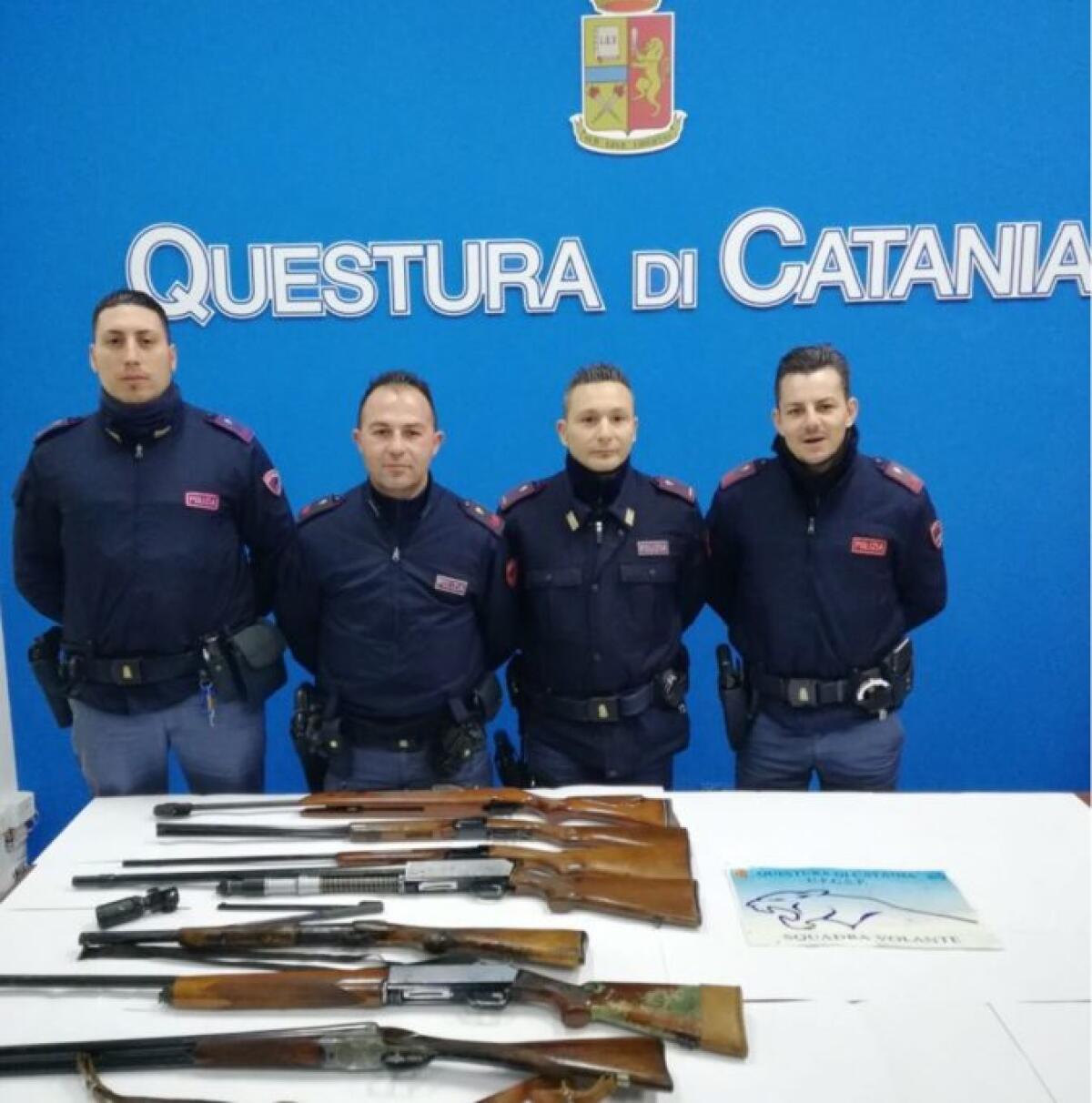 CATANIA: Trovato un borsone con sette fucili rubati - 