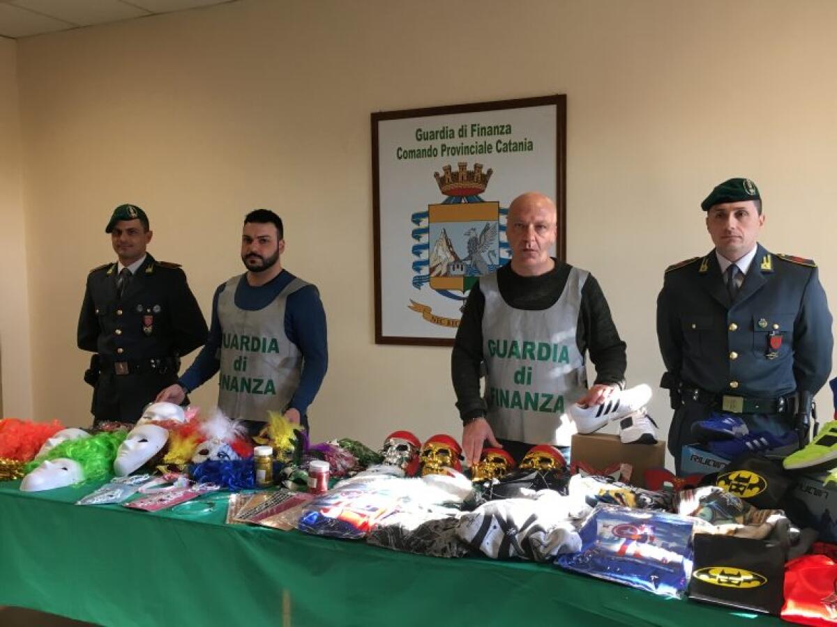 Sequestrati quasi 2 milioni di prodotti di carnevale illegali e contraffatti, denunciato cinese - 