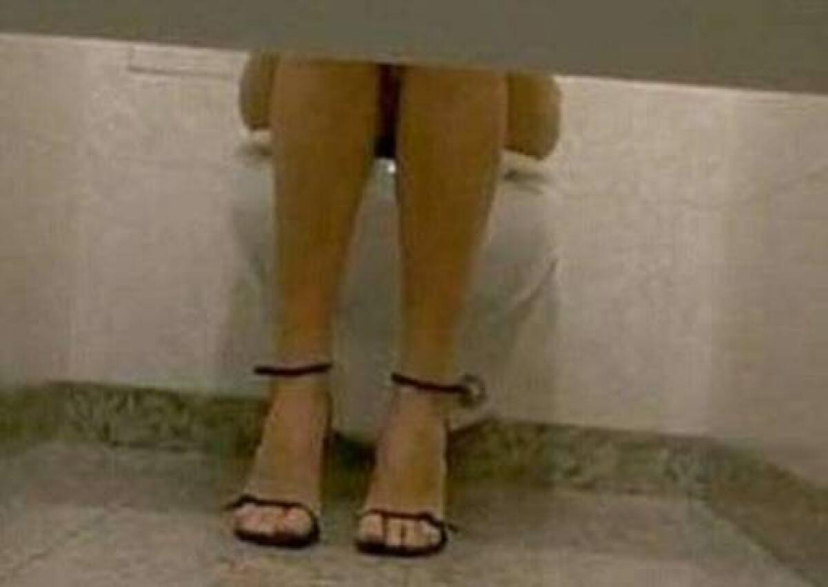 PALERMO: Mette una telecamera nel bagno delle donne, denunciato un uomo - 