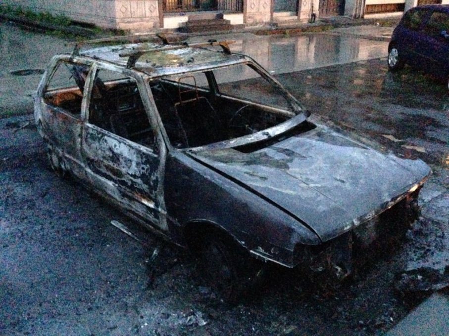 PATERNO': Tre auto a fuoco questa notte