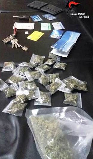 CATANIA: Nascondeva in casa droga e documenti rubati, arrestato 22enne