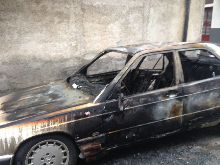 PATERNO': Notte di fuoco: 4 autovetture incendiate - Le foto