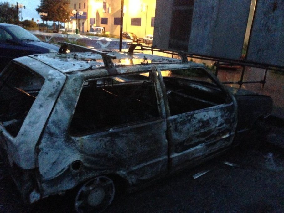 PATERNO': Notte di fuoco: 4 autovetture incendiate - Le foto