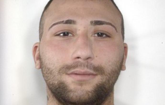 ADRANO: Dosi di marijuana e piante di cannabis in casa, arrestato un 24nne