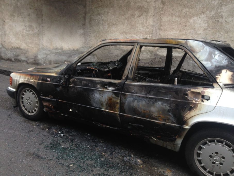 PATERNO': Notte di fuoco: 4 autovetture incendiate - Le foto