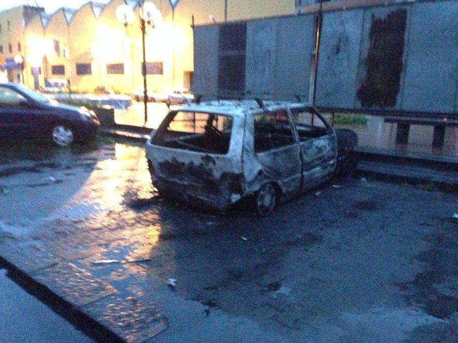 PATERNO': Notte di fuoco: 4 autovetture incendiate - Le foto
