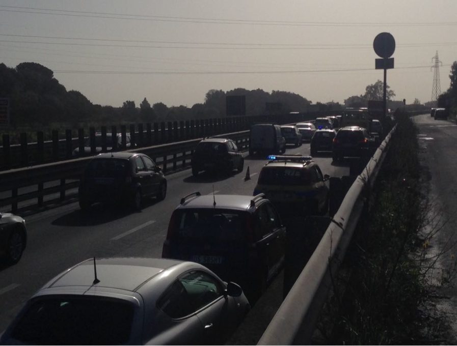 TAMPONAMENTO SS 121 SVINCOLO PIANO TAVOLA IN DIREZIONE CATANIA