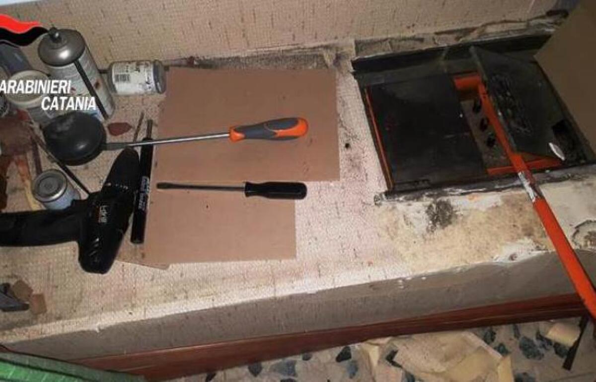 CATANIA: Scassinano cassaforte in abitazione, catturati - 