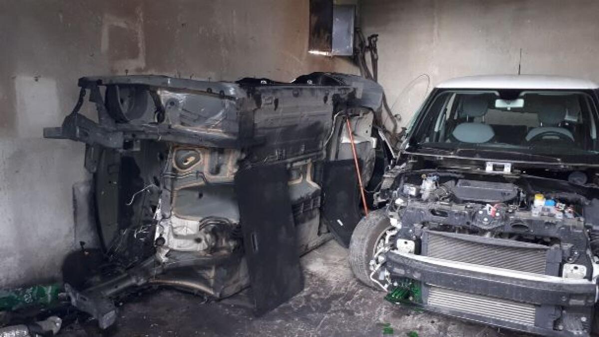 PATERNO': Ritrovate auto rubate in un casolare - 