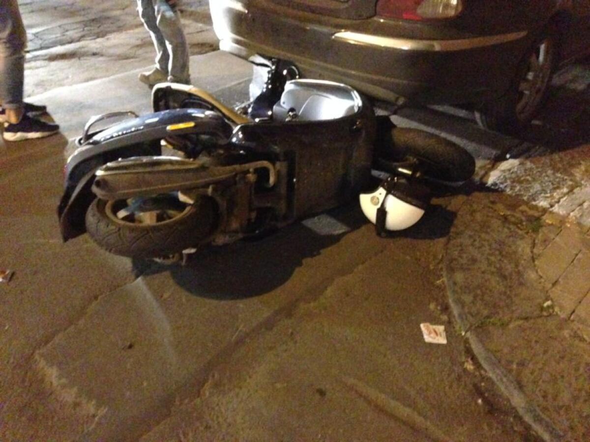 PATERNO': Incidente in via Sardegna tra auto e scooter - 