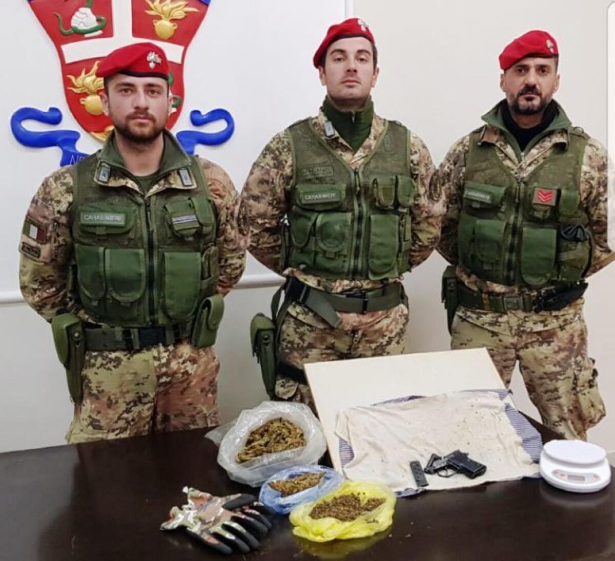 PATERNO': Trovati mezzo chilo di droga e una pistola in un terreno - 