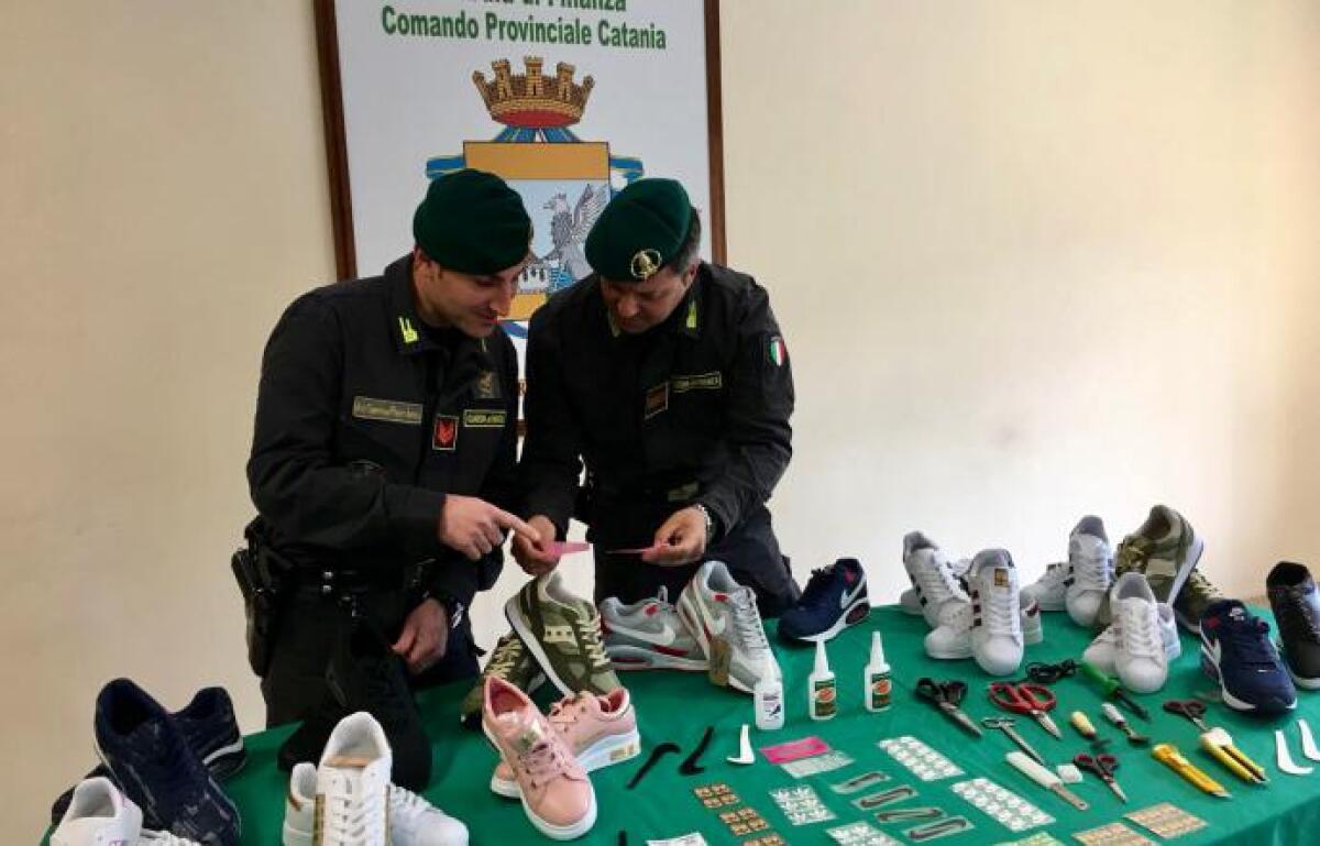 CATANIA: Scoperto deposito di scarpe contraffatte - 