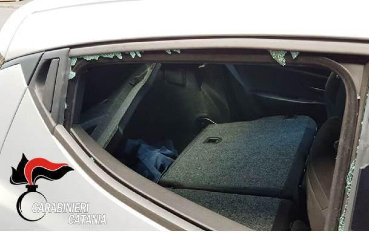 CATANIA: Turisti derubati in Via Cristoforo Colombo, ladro in manette e refurtiva recuperata - 