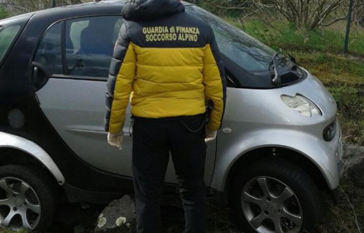 Ragazzo si perde con l'auto sull'Etna, trovato dopo due giorni dai finanzieri - 