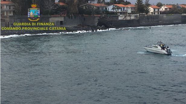 GUARDIA DI FINANZA, SEQUESTRA NEL LITORALE DI RIPOSTO, 43 KG DI MARIJUANA.