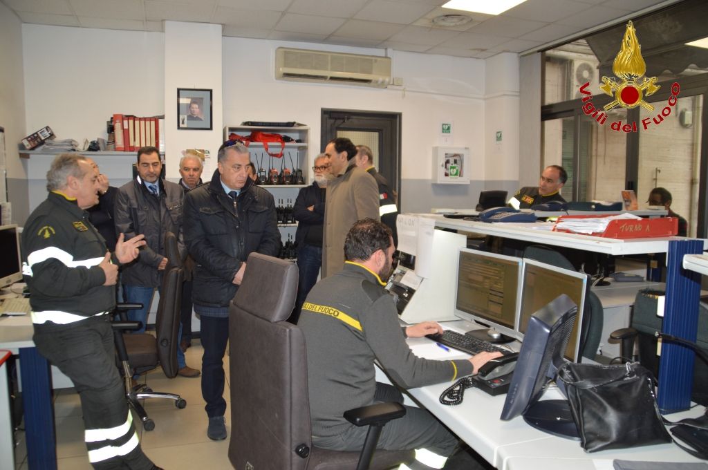 CATANIA: Il questore fa visita ai locali della Sede Centrale del Comando Provinciale dei Vigili del Fuoco - LE FOTO