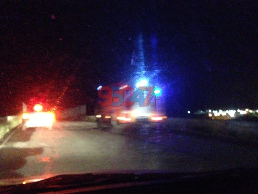 BELPASSO: Vasto incendio in una ditta di smaltimento rifiuti - Le foto