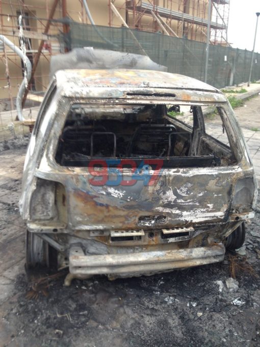PATERNO': AUTO IN FIAMME ZONA SCALA VECCHIA