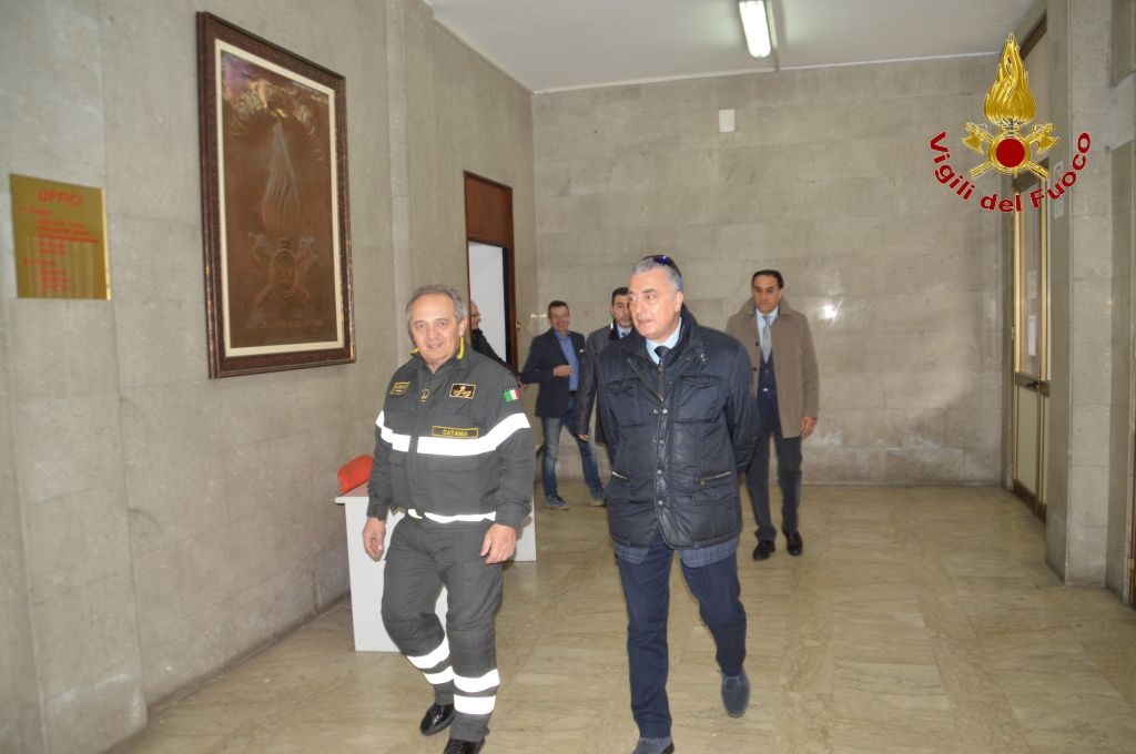 CATANIA: Il questore fa visita ai locali della Sede Centrale del Comando Provinciale dei Vigili del Fuoco - LE FOTO