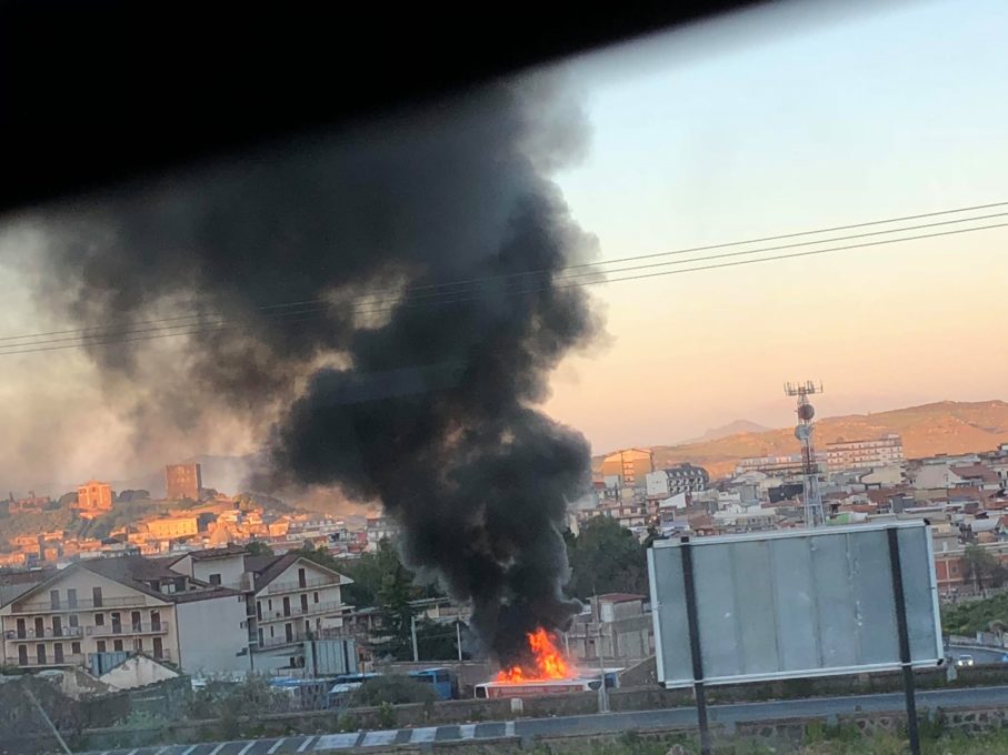 PATERNO': INCENDIO DEPOSITO FCE