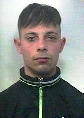 PATERNÒ: Spacciava “fumo” sotto casa, in manette 19enne