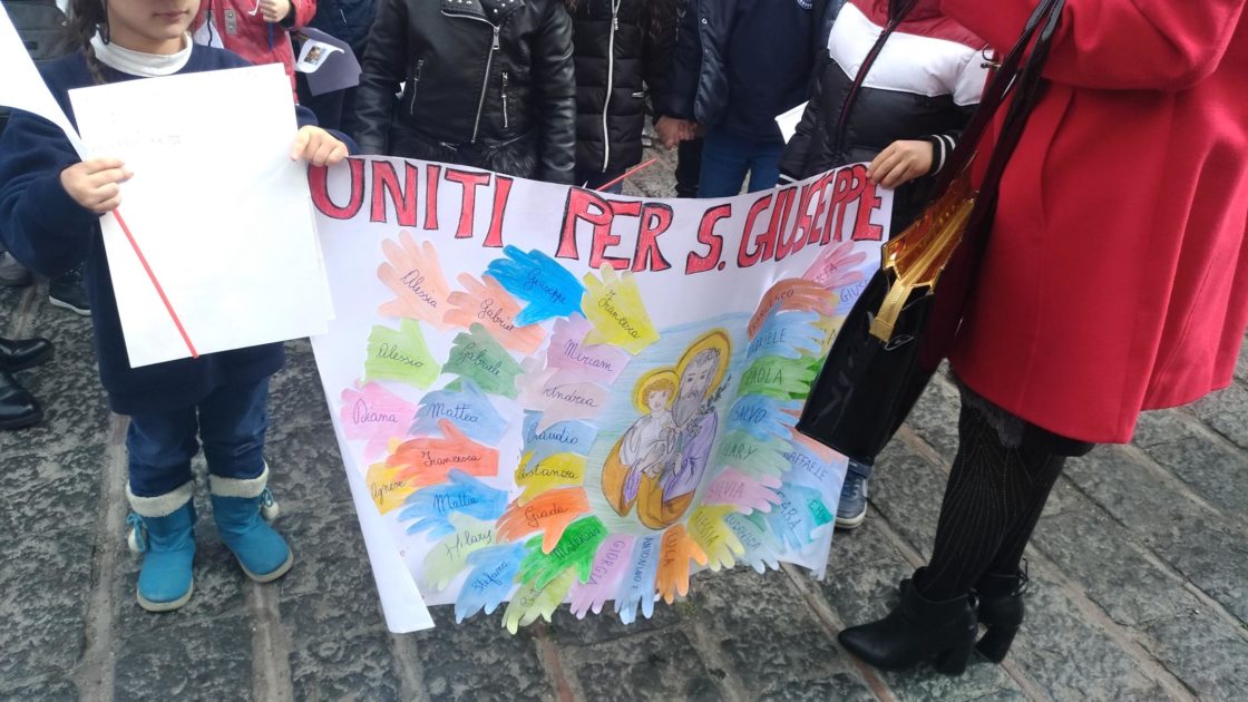 PATERNO': Visita della Scuola Primaria “Giovanni XXIII” presso la Chiesa “Madonna delle Grazie in ricorrenza della Festa di S. Giuseppe