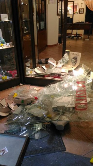 MOTTA SANT'ANASTASIA: Furto in gioielleria nella notte