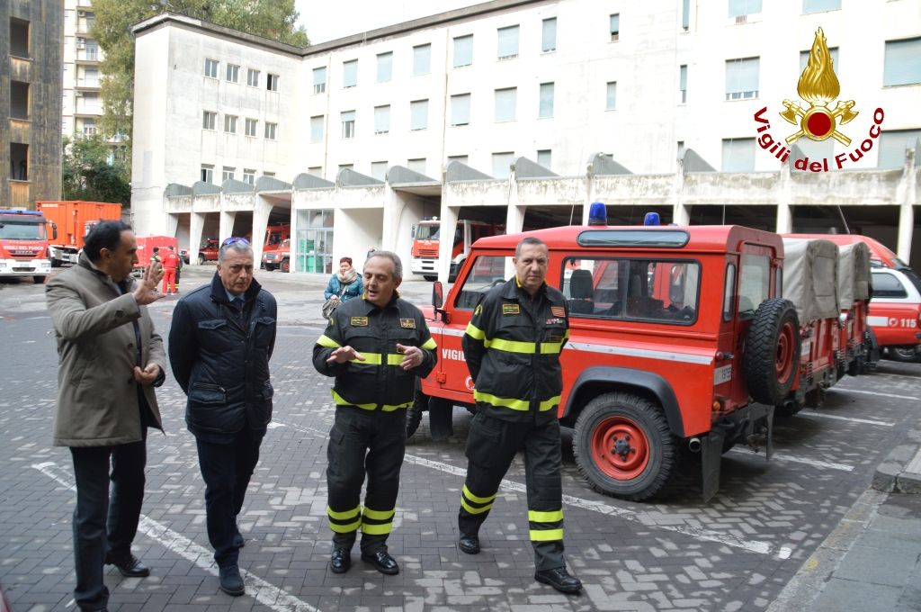 CATANIA: Il questore fa visita ai locali della Sede Centrale del Comando Provinciale dei Vigili del Fuoco - LE FOTO