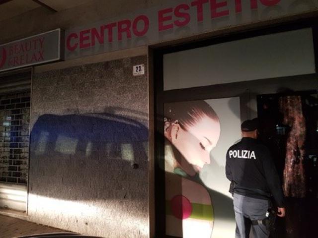 CATANIA: Centro massaggi a luci rosse,arrestati i titolari per sfruttamento della prostituzione - LE FOTO
