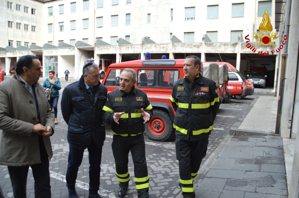 CATANIA: Il questore fa visita ai locali della Sede Centrale del Comando Provinciale dei Vigili del Fuoco - LE FOTO
